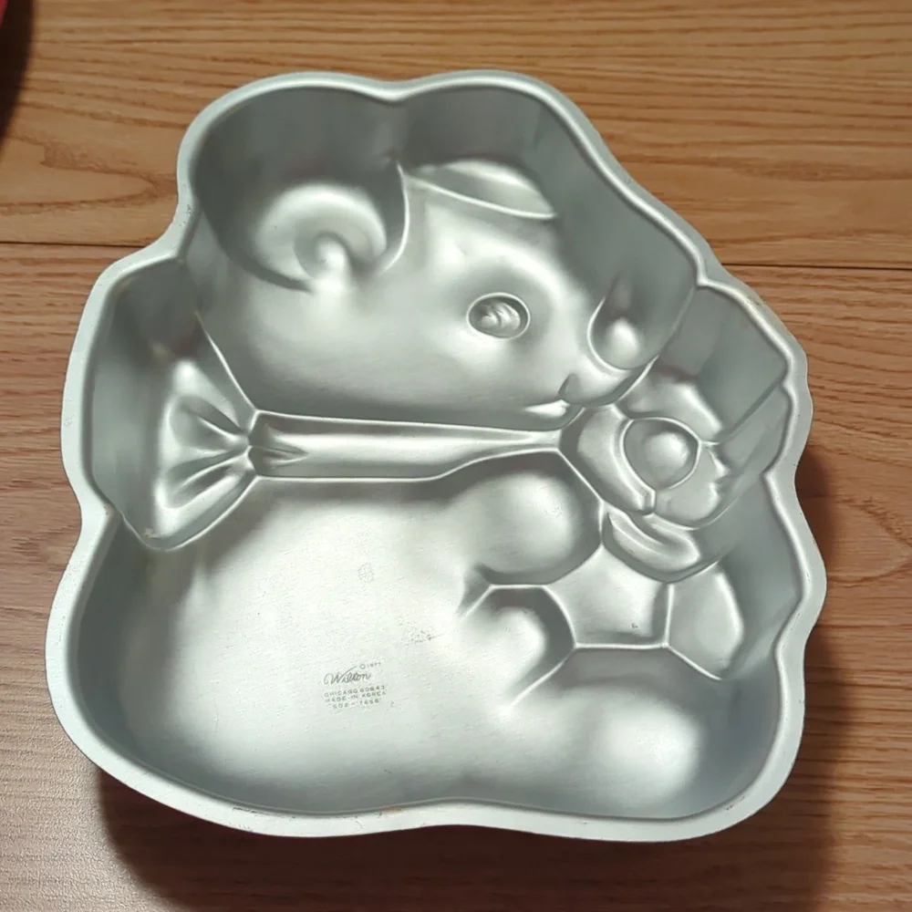 Cuddly Bear Cake Pan from Wilton 7458
